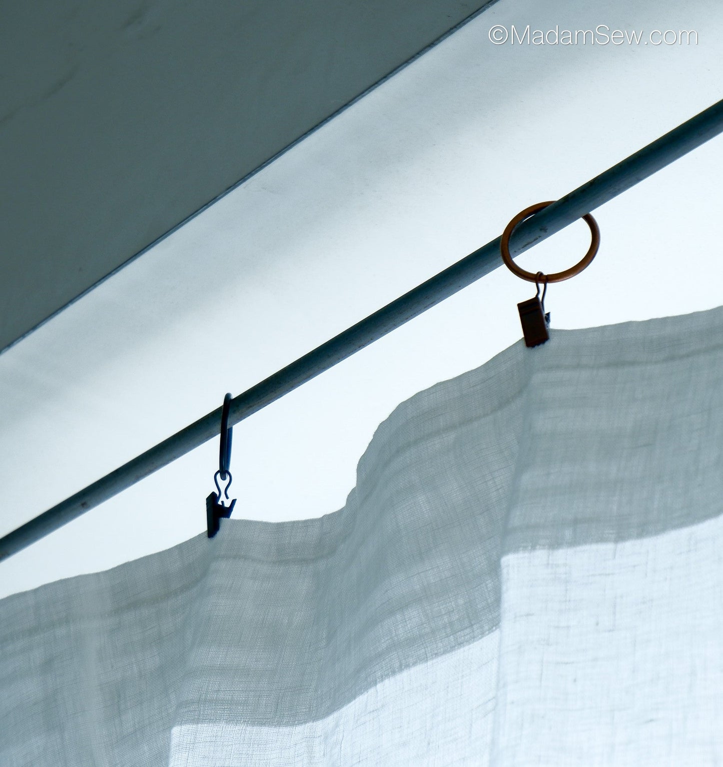 Metal Curtain & Quilt Hangers - 20pcs/set; 2 Colors to Choose From